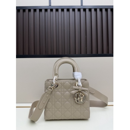 New Dior high-quality handbag in 217411