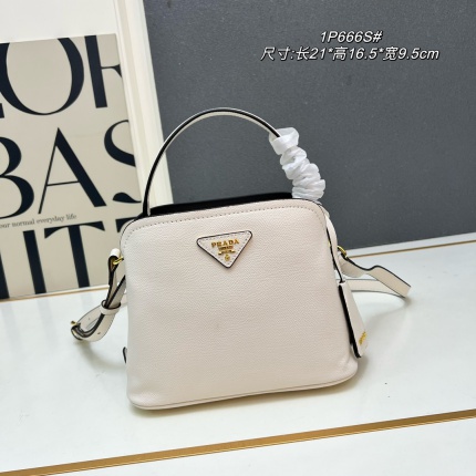 New Proda high-quality handbag in 217512