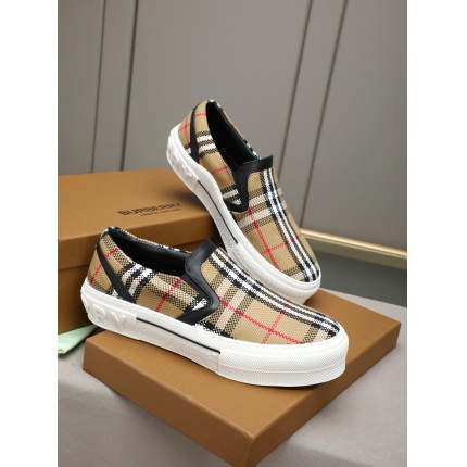 Burberry Sneakers For Men in 217884