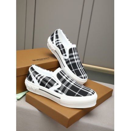 Burberry Sneakers For Men in 217885