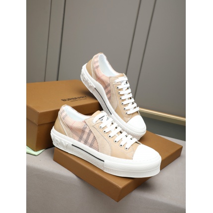 Burberry Sneakers For Men in 217886