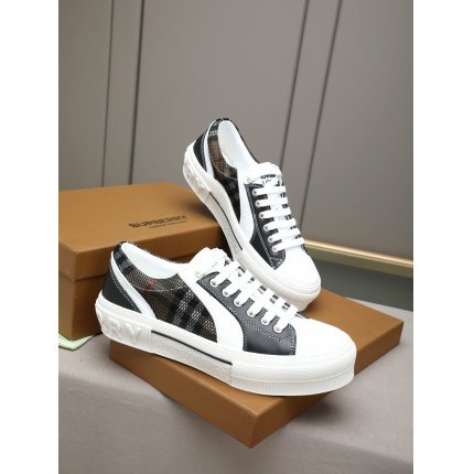 Burberry Sneakers For Men in 217887