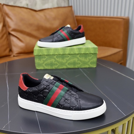 Gucci Sneakers For Men in 217899