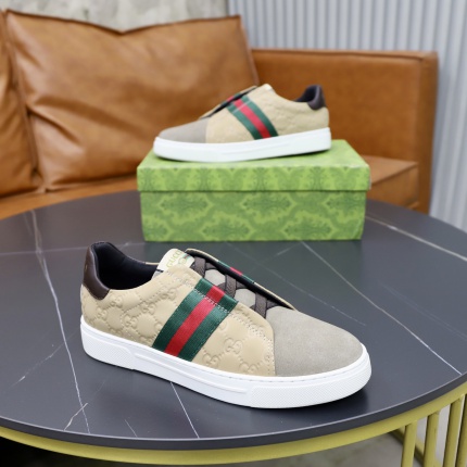 Gucci Sneakers For Men in 217900