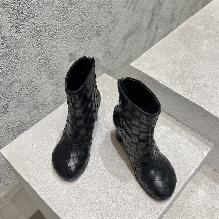 Bottega Veneta Boots For Women in 218146