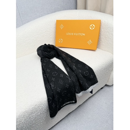 Louis Vuitton Scarf for Men in 218160