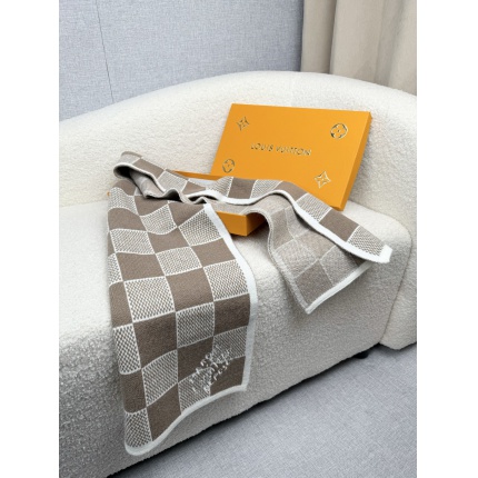 Louis Vuitton Scarf for Men in 218177