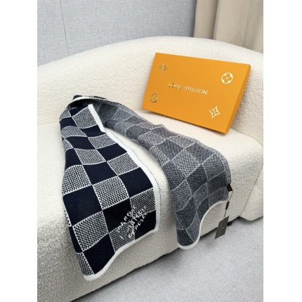 Louis Vuitton Scarf for Men in 218179