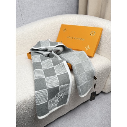 Louis Vuitton Scarf for Men in 218180