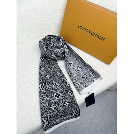 Louis Vuitton Scarf for Men in 218182