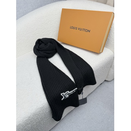 Louis Vuitton Scarf for Men in 218185