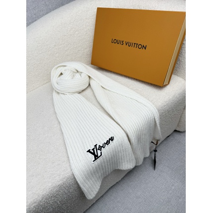 Louis Vuitton Scarf for Men in 218188