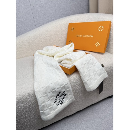 Louis Vuitton Scarf for Men in 218192