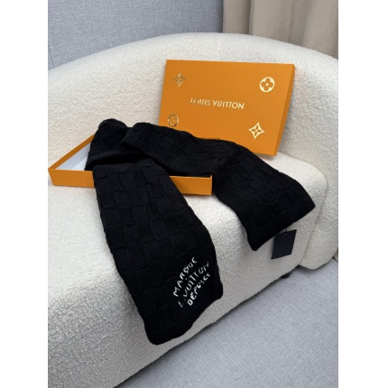 Louis Vuitton Scarf for Men in 218193