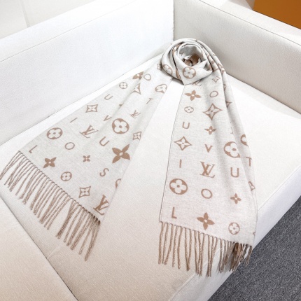 Louis Vuitton Cashmere Scarf in 218204