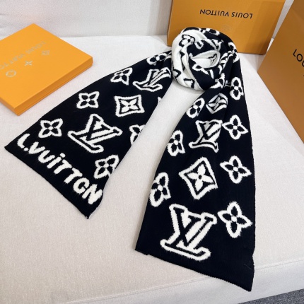Louis Vuitton Cashmere Scarf in 218209