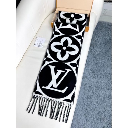Louis Vuitton Cashmere Scarf in 218214