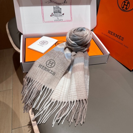 Hermes Cashmere scarf in 218238