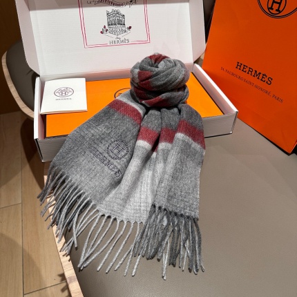 Hermes Cashmere scarf in 218239