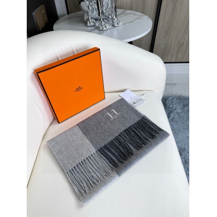 Hermes Cashmere scarf in 218250