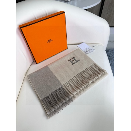 Hermes Cashmere scarf in 218251