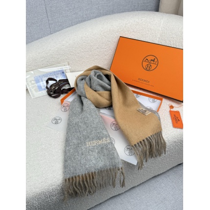 Hermes Cashmere scarf in 218256
