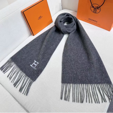 Hermes Cashmere scarf in 218277