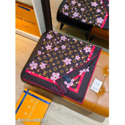 Louis Vuitton Lightweight Scarf in 218354