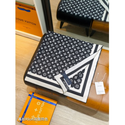 Louis Vuitton Lightweight Scarf in 218361