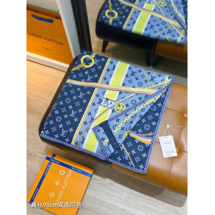 Louis Vuitton Lightweight Scarf in 218372