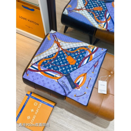 Louis Vuitton Lightweight Scarf in 218382