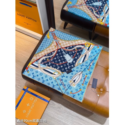 Louis Vuitton Lightweight Scarf in 218385