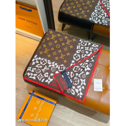 Louis Vuitton Lightweight Scarf in 218391