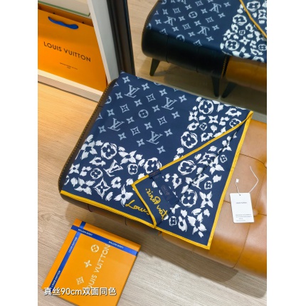 Louis Vuitton Lightweight Scarf in 218392