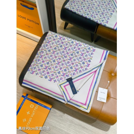 Louis Vuitton Lightweight Scarf in 218393