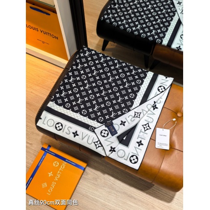 Louis Vuitton Lightweight Scarf in 218394