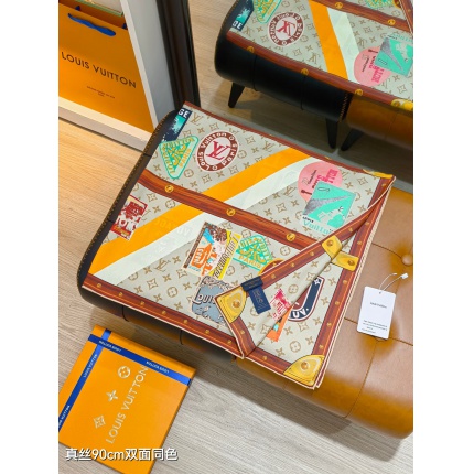 Louis Vuitton Lightweight Scarf in 218395