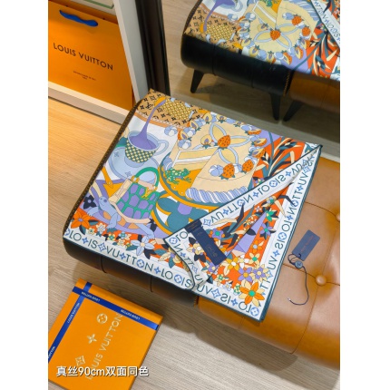 Louis Vuitton Lightweight Scarf in 218400