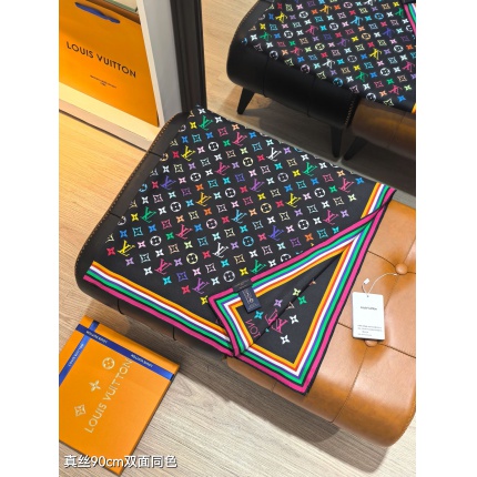 Louis Vuitton Lightweight Scarf in 218404