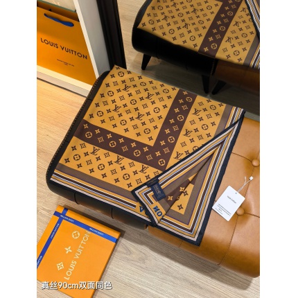 Louis Vuitton Lightweight Scarf in 218407