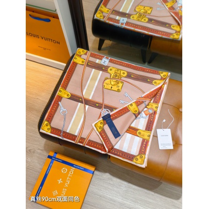 Louis Vuitton Lightweight Scarf in 218411