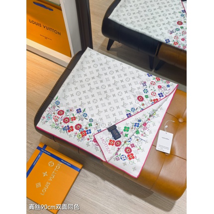 Louis Vuitton Lightweight Scarf in 218418