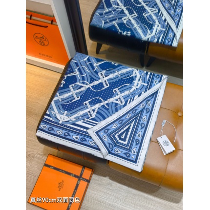 Hermes Cashmere scarf in 218422