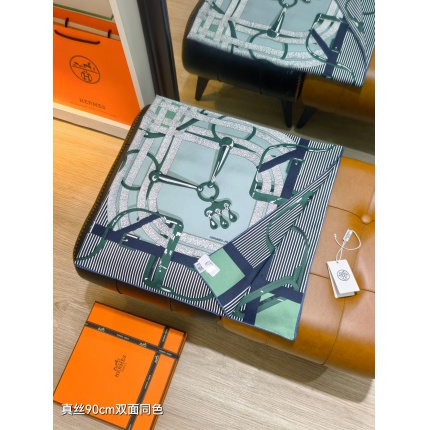 Hermes Cashmere scarf in 218425