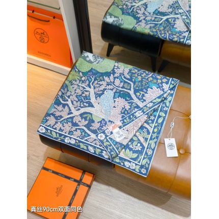 Hermes Cashmere scarf in 218437