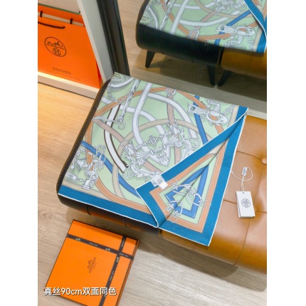 Hermes Cashmere scarf in 218442
