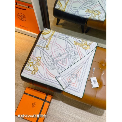 Hermes Cashmere scarf in 218445