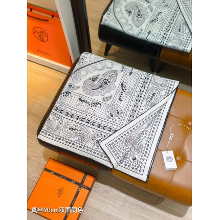 Hermes Cashmere scarf in 218471