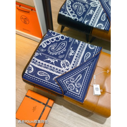Hermes Cashmere scarf in 218473