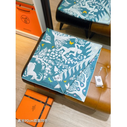 Hermes Cashmere scarf in 218475